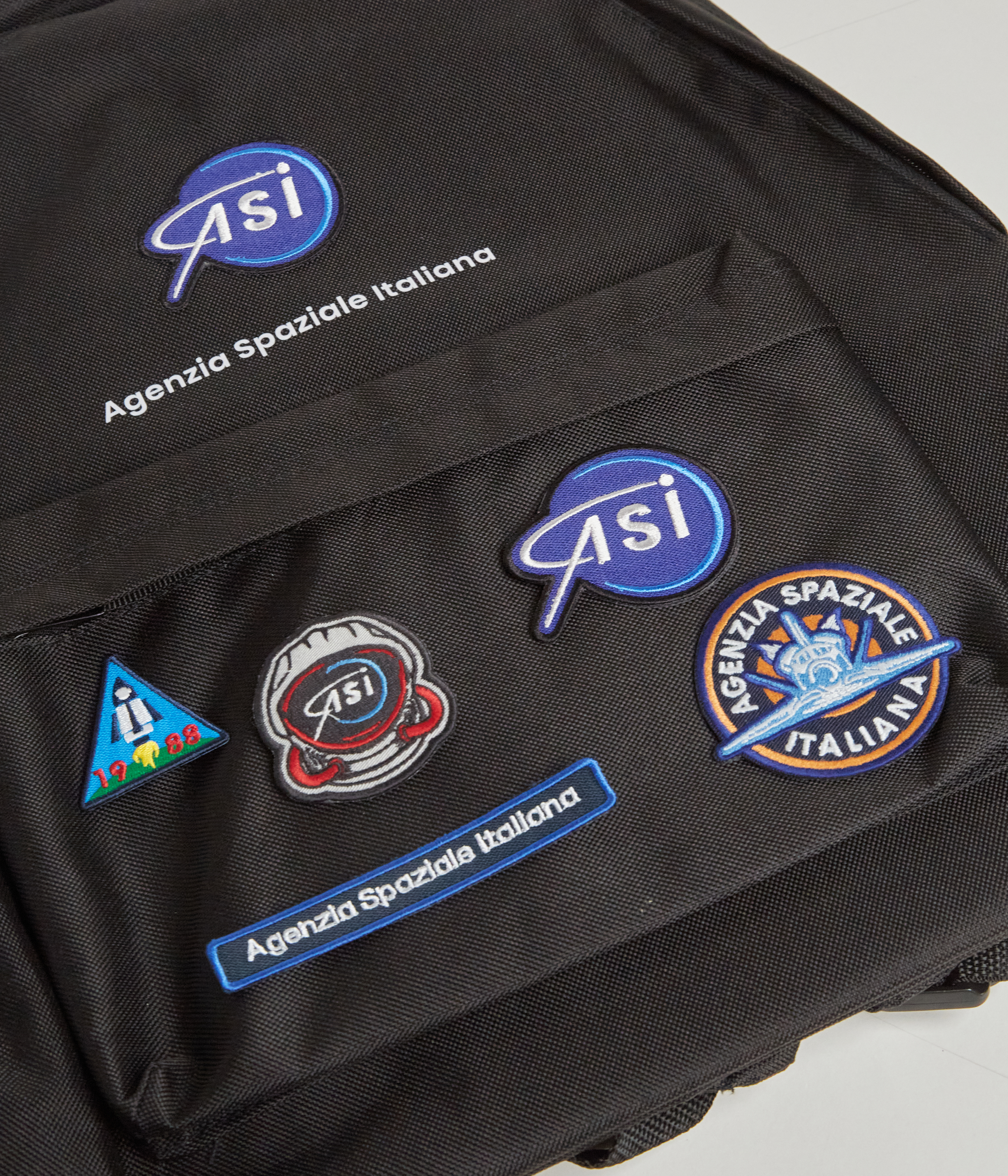 Backpack and thermoadhesive patch set